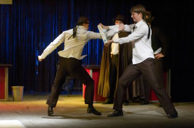 DNIPROPETROVSK, UKRAINE - 25 Kasım 2012 'de Dnepropetrovsk Gençlik Tiyatrosu üyeleri Ukrayna' nın Dnipropetrovsk kentinde 