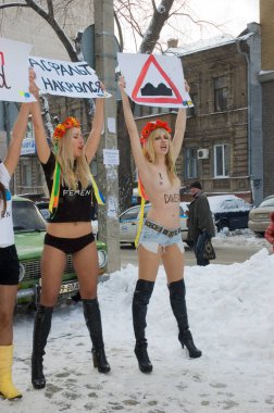 DNEPROPETROVSK, UKRAINE  SEPT. 19: Head Coach of FC PSV Dick Advocaatgives an interview before the match of UEFA Europa League FC Dnipro vs FC PSV on September 19, 2012 in Dnepropetrovsk, Ukraine
