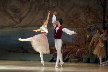 DNEPROPETROVSK, UKRAINE - 25 Mart: Dnepropetrovsk Devlet Opera ve Bale Tiyatrosu üyeleri 25 Mart 2012 'de Dnepropetrovsk, Ukrayna' da 