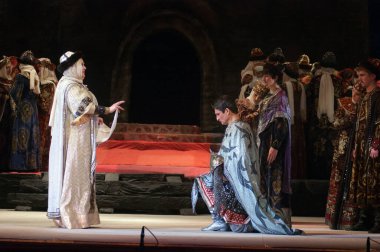 DNIPROPETROVSK, UKRAINE JANUARY 28: Dnepropetrovsk Devlet Opera ve Bale Tiyatrosu üyeleri 28 Ocak 2012 'de Dnipropetrovsk, Ukrayna' da 