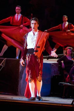 DNIPROPETROVSK, UKRAINE 3 Haziran: Dnepropetrovsk Devlet Opera ve Bale Tiyatrosu üyeleri 3 Haziran 2011 'de Dnipropetrovsk, Ukrayna' da 