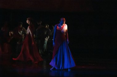 DNIPROPETROVSK, UKRAINE SEPTEMBER 25: Dnepropetrovsk Devlet Opera ve Bale Tiyatrosu üyeleri 25 Eylül 2012 'de Ukrayna' nın Dnipropetrovsk kentinde 