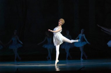 DNEPROPETROVSK, UKRAINE - 13 Haziran: Dnepropetrovsk Devlet Opera ve Bale Tiyatrosu üyeleri 13 Haziran 2012 'de Dnepropetrovsk, Ukrayna' da 