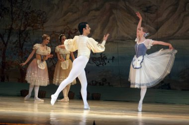 DNEPROPETROVSK, UKRAINE - 25 Mart: Dnepropetrovsk Devlet Opera ve Bale Tiyatrosu üyeleri 25 Mart 2012 'de Dnepropetrovsk, Ukrayna' da 