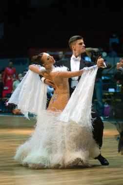 DNIPROPETROVSK, UKRAINE - 24 Eylül: DNEPR 2011 Dünya Dans Yarışması sırasında dans pozu veren kimliği belirsiz bir çift 24 Eylül 2011 tarihinde Dnipropetrovsk, Ukrayna 'da.