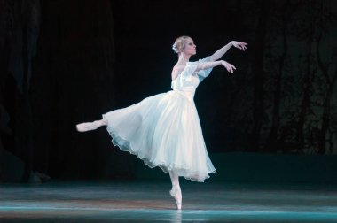 DNEPROPETROVSK, UKRAINE - 25 Mart: Dnepropetrovsk Devlet Opera ve Bale Tiyatrosu üyeleri 25 Mart 2012 'de Dnepropetrovsk, Ukrayna' da 