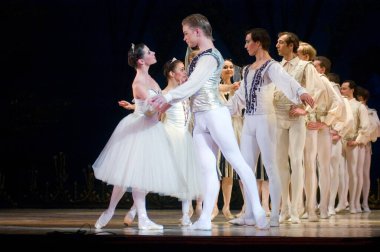 DNIPROPETROVSK, UKRAINE - 23 Nisan: Kuğu Gölü balesi Dnepropetrovsk Opera ve Bale Tiyatrosu tarafından 23 Nisan 2011 'de Dnipropetrovsk, Ukrayna' da sahnelendi.