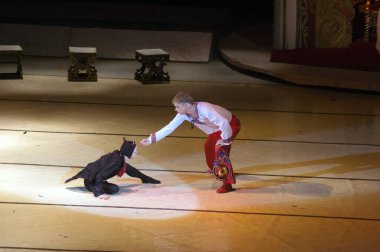 DNEPROPETROVSK, UKRAINE - 13 Ocakta Ukrayna 'nın Dnepropetrovsk şehrinde 13 Ocak 2012' de Dnepropetrovsk Opera ve Bale Tiyatrosu tarafından sahnelenen Noel balesinden bir gece önce 