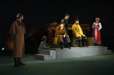 DNEPROPETROVSK, UKRAINE - 4 Mart: Dnepropetrovsk Devlet Tiyatrosu üyeleri 4 Mart 2006 'da Dnepropetrovsk, Ukrayna' da 