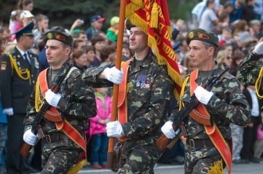DNEPROPETROVSK, UKRAINE - 9 Mayıs: 2. Dünya Savaşı Zafer Günü 'nü kutlamak için 9 Mayıs 2011 DNEPROPETROVSK, UKRAINE