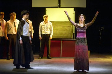 DNIPROPETROVSK, UKRAINE - 25 Kasım 2012 'de Dnepropetrovsk Gençlik Tiyatrosu üyeleri Ukrayna' nın Dnipropetrovsk kentinde 