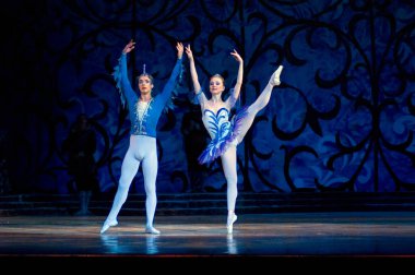 DNEPROPETROVSK, UKRAINE - 10 Haziran: Uyuyan Güzellik balesi Dnepropetrovsk Opera ve Bale Tiyatrosu tarafından 10 Haziran 2010 'da Dnepropetrovsk, Ukrayna' da sahnelendi