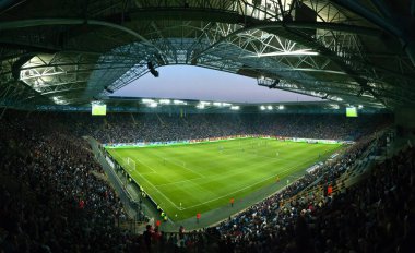 DNEPROPETROVSK, UKRAINE - 7 Ekim 2012 Ukrayna Şampiyonası karşılaşmasında Dnipro Stadyumu FC Dnepr - FC Dynamo maçı sırasında Dnepropetrovsk, Ukrayna 