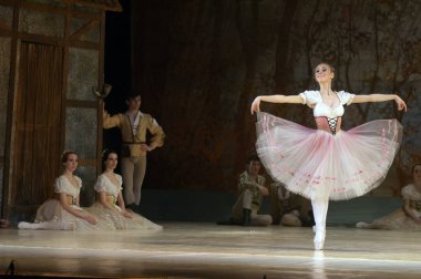 DNEPROPETROVSK, UKRAINE - 25 Mart: Dnepropetrovsk Devlet Opera ve Bale Tiyatrosu üyeleri 25 Mart 2012 'de Dnepropetrovsk, Ukrayna' da 