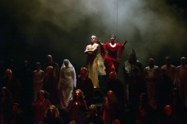 DNEPROPETROVSK, UKRAINE - NOVEMBER 27: Dnepropetrovsk Devlet Opera ve Bale Tiyatrosu üyeleri 