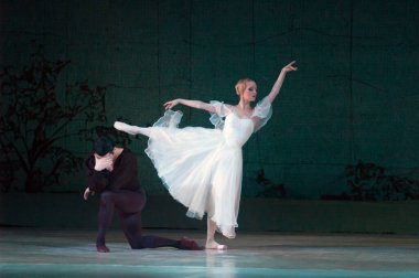 DNEPROPETROVSK, UKRAINE - 25 Mart: Dnepropetrovsk Devlet Opera ve Bale Tiyatrosu üyeleri 25 Mart 2012 'de Dnepropetrovsk, Ukrayna' da 