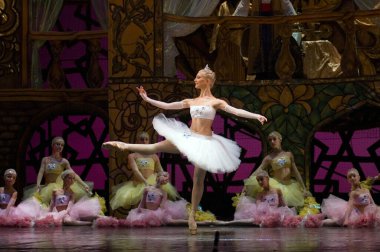 DNIPROPETROVSK, UKRAINE - 23 Ekim: Le Corsaire balesi Dnepropetrovsk Opera ve Bale Tiyatrosu tarafından 23 Ekim 2011 'de Dnipropetrovsk, Ukrayna' da sahnelendi..