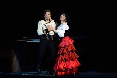 DNIPROPETROVSK, UKRAINE 3 Haziran: Dnepropetrovsk Devlet Opera ve Bale Tiyatrosu üyeleri 3 Haziran 2011 'de Dnipropetrovsk, Ukrayna' da 