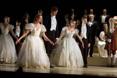 DNIPROPETROVSK, UKRAINE NOVEMBER 15: Dnepropetrovsk Devlet Opera ve Bale Tiyatrosu üyeleri 15 Kasım 2011 'de Dnipropetrovsk, Ukrayna' da 