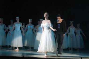 DNEPROPETROVSK, UKRAINE - 25 Mart: Dnepropetrovsk Devlet Opera ve Bale Tiyatrosu üyeleri 25 Mart 2012 'de Dnepropetrovsk, Ukrayna' da 