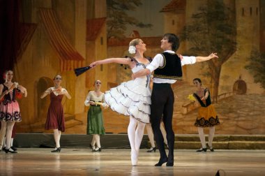 DNEPROPETROVSK, UKRAINE - 13 Haziran: Dnepropetrovsk Devlet Opera ve Bale Tiyatrosu üyeleri 13 Haziran 2012 'de Dnepropetrovsk, Ukrayna' da 