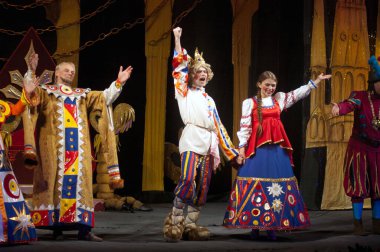 DNEPROPETROVSK, UKRAINE - 28 ARALIK: Dnepropetrovsk Devlet Tiyatrosu üyeleri 28 Aralık 2011 'de Ukrayna' nın Dnepropetrovsk kentinde 