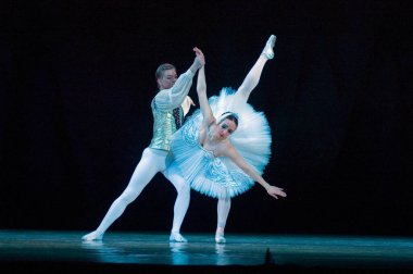 DNIPROPETROVSK, UKRAINE - 23 Nisan: Kuğu Gölü balesi Dnepropetrovsk Opera ve Bale Tiyatrosu tarafından 23 Nisan 2011 'de Dnipropetrovsk, Ukrayna' da sahnelendi.