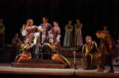 DNIPROPETROVSK, UKRAINE MAYIS 11: Dnepropetrovsk Devlet Opera ve Bale Tiyatrosu üyeleri 11 Mayıs 2012 'de Dnipropetrovsk, Ukrayna' da 