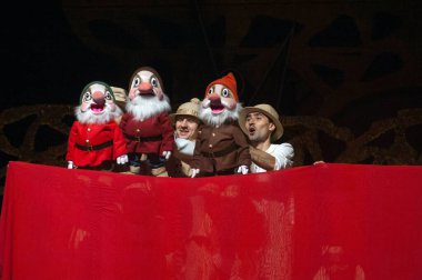 DNIPROPETROVSK, UKRAINE JANUARY 5: Dnepropetrovsk Devlet Opera ve Bale Tiyatrosu üyeleri 5 Ocak 2011 'de Dnipropetrovsk, Ukrayna' da 