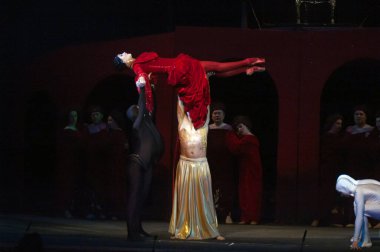 DNEPROPETROVSK, UKRAINE - NOVEMBER 27: Dnepropetrovsk Devlet Opera ve Bale Tiyatrosu üyeleri 