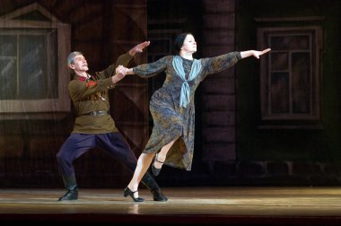 DNEPROPETROVSK, UKRAINE - 12 Mayıs: Dnepropetrovsk Devlet Opera ve Bale Tiyatrosu üyeleri 12 Mayıs 2011 'de Dnepropetrovsk, Ukrayna' da 