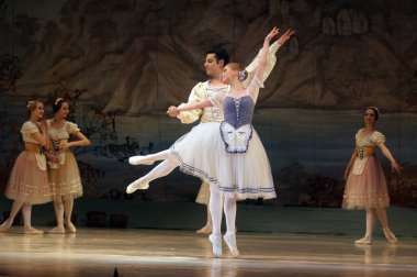 DNEPROPETROVSK, UKRAINE - 25 Mart: Dnepropetrovsk Devlet Opera ve Bale Tiyatrosu üyeleri 25 Mart 2012 'de Dnepropetrovsk, Ukrayna' da 