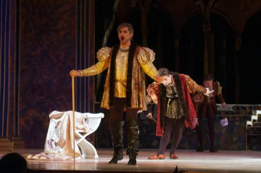 DNIPROPETROVSK, UKRAINE MAYIS 11: Dnepropetrovsk Devlet Opera ve Bale Tiyatrosu üyeleri 11 Mayıs 2012 'de Dnipropetrovsk, Ukrayna' da 