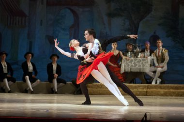 DNEPROPETROVSK, UKRAINE - 13 Haziran: Dnepropetrovsk Devlet Opera ve Bale Tiyatrosu üyeleri 13 Haziran 2012 'de Dnepropetrovsk, Ukrayna' da 