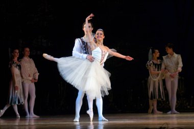 DNIPROPETROVSK, UKRAINE - 23 Nisan: Kuğu Gölü balesi Dnepropetrovsk Opera ve Bale Tiyatrosu tarafından 23 Nisan 2011 'de Dnipropetrovsk, Ukrayna' da sahnelendi.