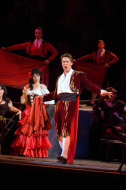 DNIPROPETROVSK, UKRAINE 3 Haziran: Dnepropetrovsk Devlet Opera ve Bale Tiyatrosu üyeleri 3 Haziran 2011 'de Dnipropetrovsk, Ukrayna' da 