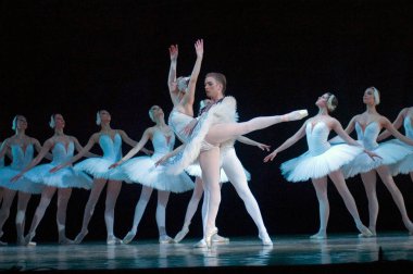 DNIPROPETROVSK, UKRAINE - 23 Nisan: Kuğu Gölü balesi Dnepropetrovsk Opera ve Bale Tiyatrosu tarafından 23 Nisan 2011 'de Dnipropetrovsk, Ukrayna' da sahnelendi..
