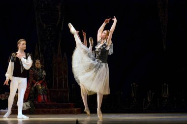 DNEPROPETROVSK, UKRAINE - 23 Nisan: Kuğu Gölü balesi Dnepropetrovsk Opera ve Bale Tiyatrosu tarafından 23 Nisan 2011 'de Dnepropetrovsk, Ukrayna' da sahnelendi..