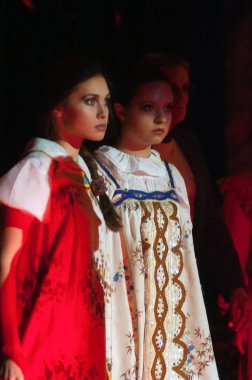 DNEPROPETROVSK, UKRAINE - 27 Mart: Dnepropetrovsk Devlet Tiyatrosu üyeleri 27 Mart 2008 'de Dnepropetrovsk, Ukrayna' da 