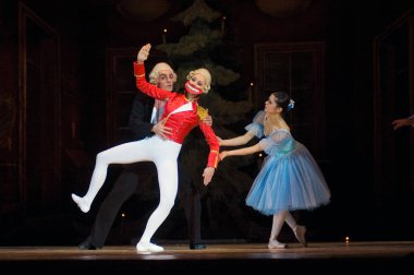 DNEPROPETROVSK, UKRAINE - Şubat 18: Fındıkkıran balesi Dnepropetrovsk Opera ve Bale Tiyatrosu tarafından 18 Şubat 2011 'de Dnepropetrovsk, Ukrayna' da sahnelendi. 