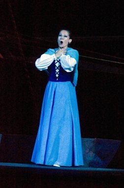 DNIPROPETROVSK, UKRAINE 3 Haziran: Dnepropetrovsk Devlet Opera ve Bale Tiyatrosu üyeleri 3 Haziran 2011 'de Dnipropetrovsk, Ukrayna' da 