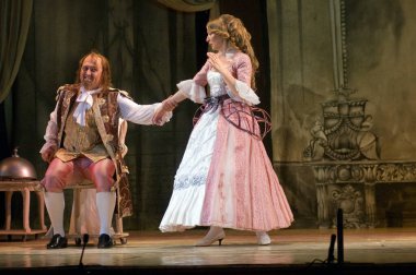 DNIPROPETROVSK, UKRAINE 25 HAZİRAN: Dnepropetrovsk Devlet Opera ve Bale Tiyatrosu üyeleri 25 Haziran 2011 'de Ukrayna' nın Dnipropetrovsk kentinde 