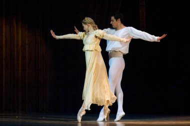 DNEPROPETROVSK, UKRAINE - 29 Nisan: Dnepropetrovsk Devlet Opera ve Bale Tiyatrosu üyeleri 