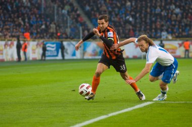 DNEPROPETROVSK, UKRAINE - 30 Kasım: FC Shakhtar Donetsk 'ten Darijo Srna (L)  