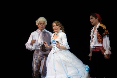 DNIPROPETROVSK, UKRAINE 25 HAZİRAN: Dnepropetrovsk Devlet Opera ve Bale Tiyatrosu üyeleri 25 Haziran 2011 'de Ukrayna' nın Dnipropetrovsk kentinde 