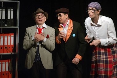 DNIPROPETROVSK, UKRAINE - 25 Kasım 2012 'de Dnepropetrovsk Gençlik Tiyatrosu üyeleri Ukrayna' nın Dnipropetrovsk kentinde 