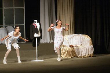 DNEPROPETROVSK, UKRAINE - 15 ARALIK: Dnepropetrovsk Devlet Tiyatrosu üyeleri 15 Aralık 2011 'de Dnepropetrovsk, Ukrayna' da 