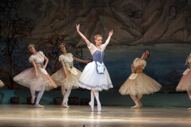 DNEPROPETROVSK, UKRAINE - 25 Mart: Dnepropetrovsk Devlet Opera ve Bale Tiyatrosu üyeleri 25 Mart 2012 'de Dnepropetrovsk, Ukrayna' da 