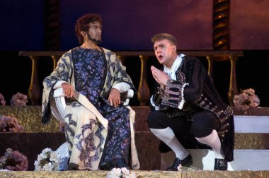 DNIPROPETROVSK, UKRAINE MAYIS 14: Dnepropetrovsk Devlet Opera ve Bale Tiyatrosu üyeleri 14 Mayıs 2011 'de Dnipropetrovsk, Ukrayna' da Othello 'yu sahneledi. 