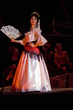 DNIPROPETROVSK, UKRAINE 3 Haziran: Dnepropetrovsk Devlet Opera ve Bale Tiyatrosu üyeleri 3 Haziran 2011 'de Dnipropetrovsk, Ukrayna' da 